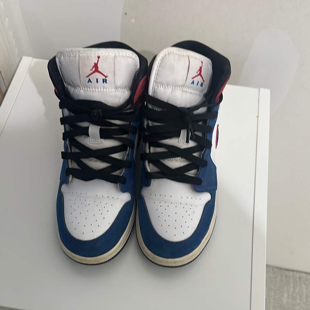Jordan Blue and White Sneakers Classic Design